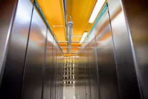 مزایای استفاده از ورق استیل برای آسانسور؛ چرا این ماده بهترین گزینه است؟